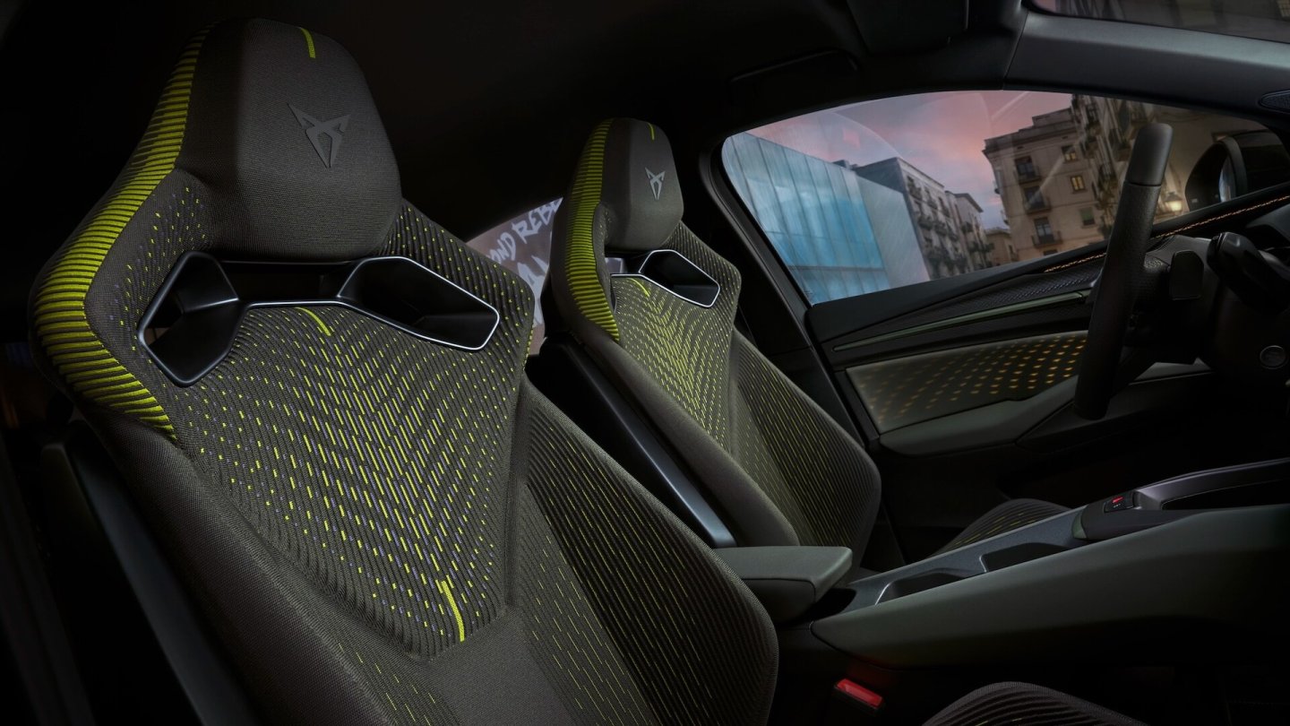 Im Raval VZ Extreme führt die Marke Bezüge ein, die im 3D-Verfahren gestrickt wurden.