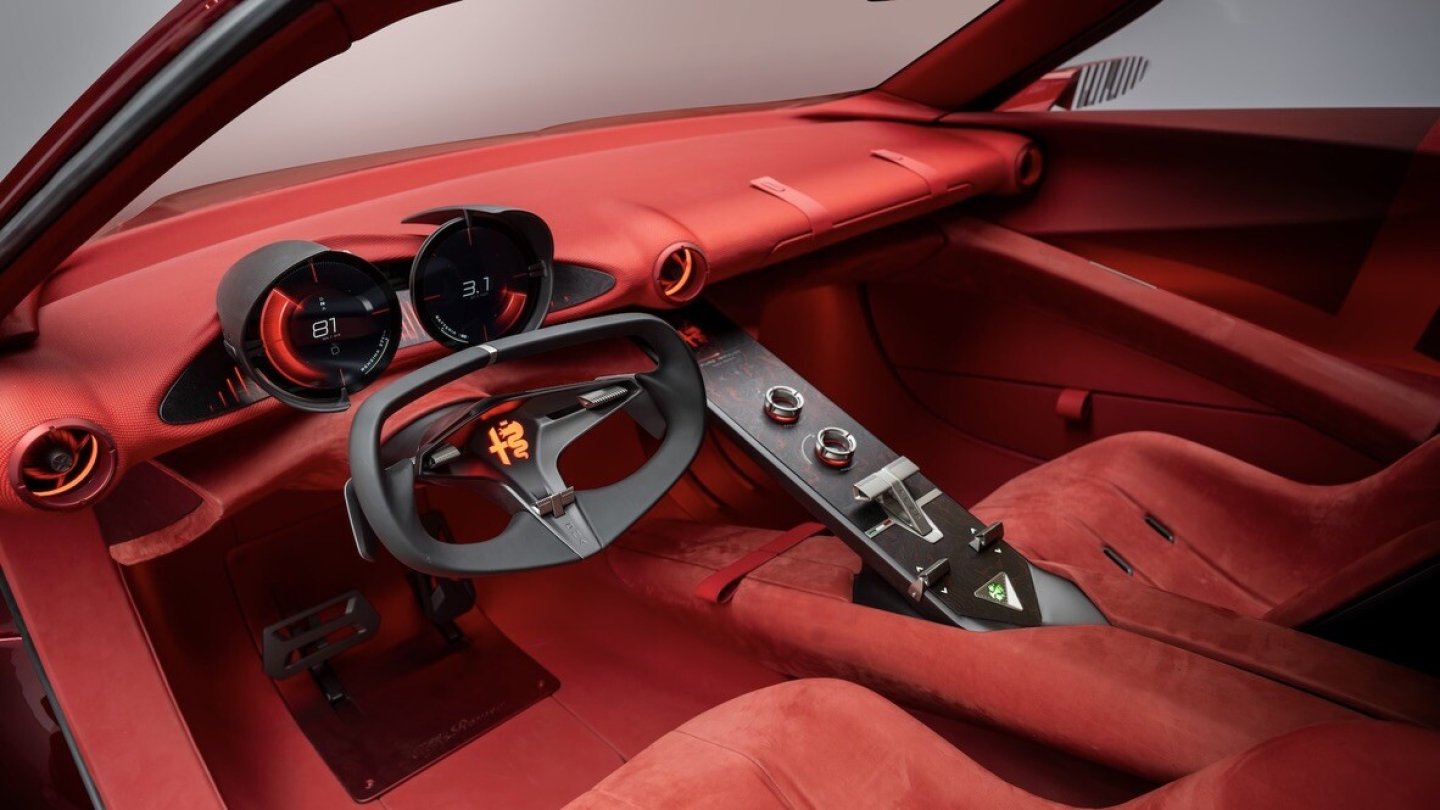 Die Displays vor dem Fahrer tragen das Design klassischer Runduhren.