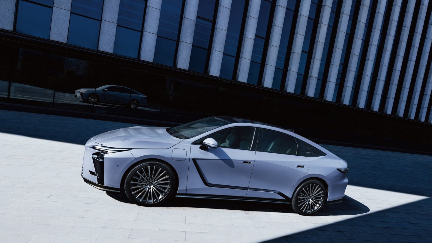 Lexus ES 2026