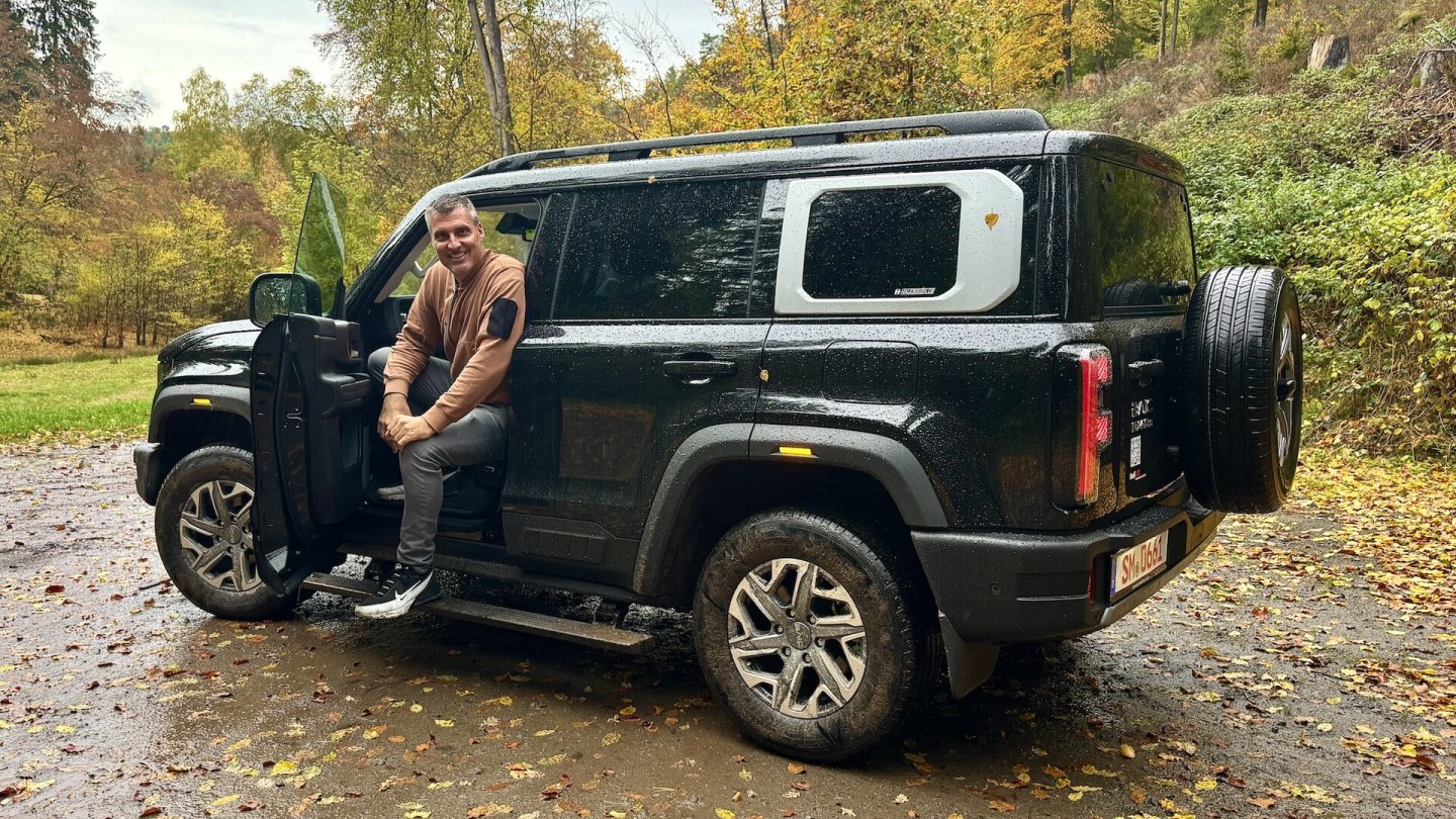 Auch die automatisch ausfahrenden Trittbretter gehören zur Serienausstattung des BAIC BJ40.