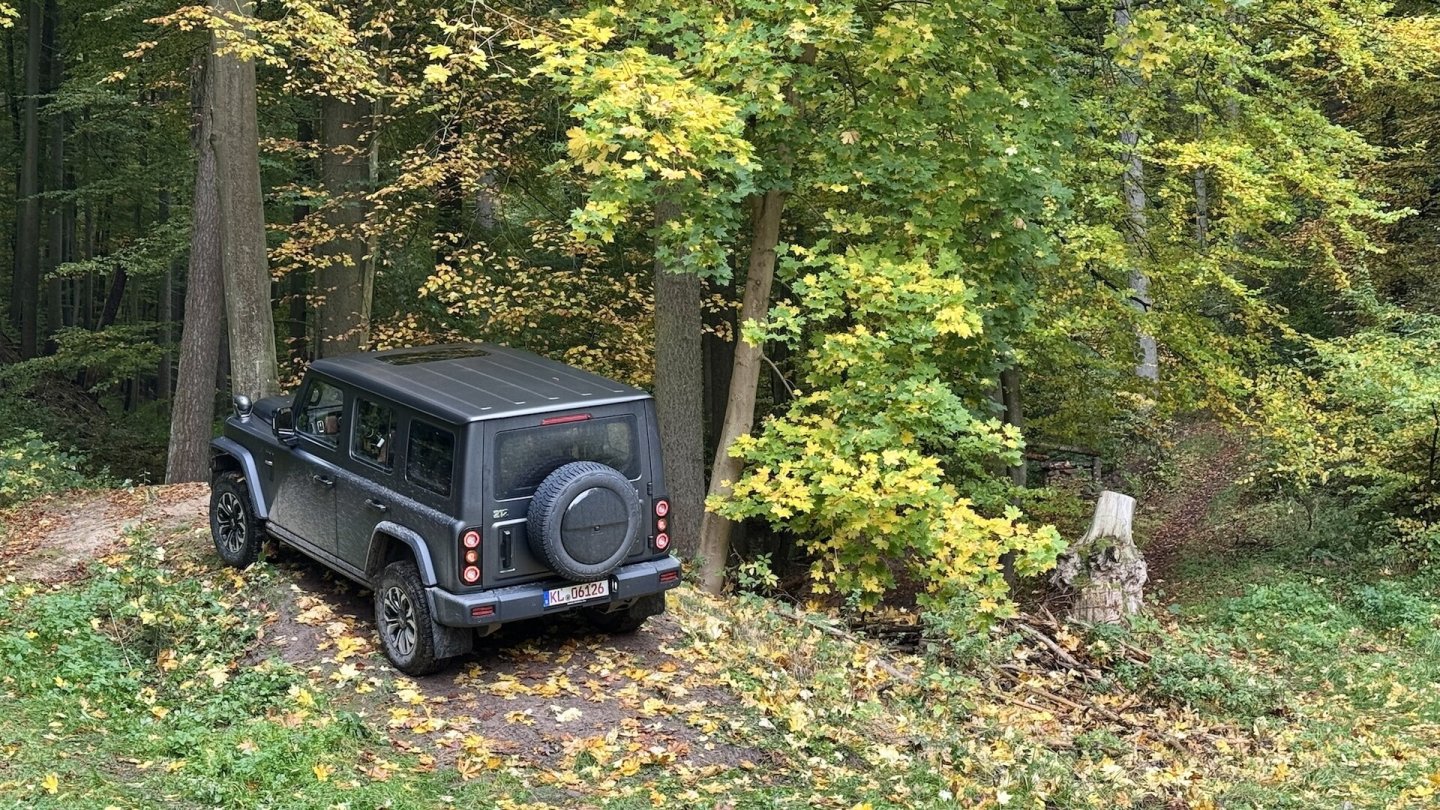 Das Auto bleibt auch im Wald stets unterfordert. Das Auto bleibt auch im Wald stets unterfordert.