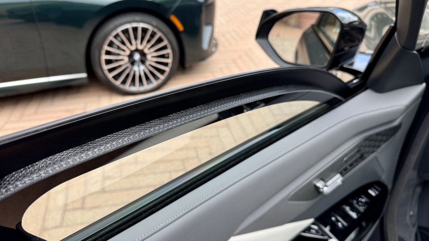 Dickes Glas und weitere Panzerungen am und im Concept 7 Protection.