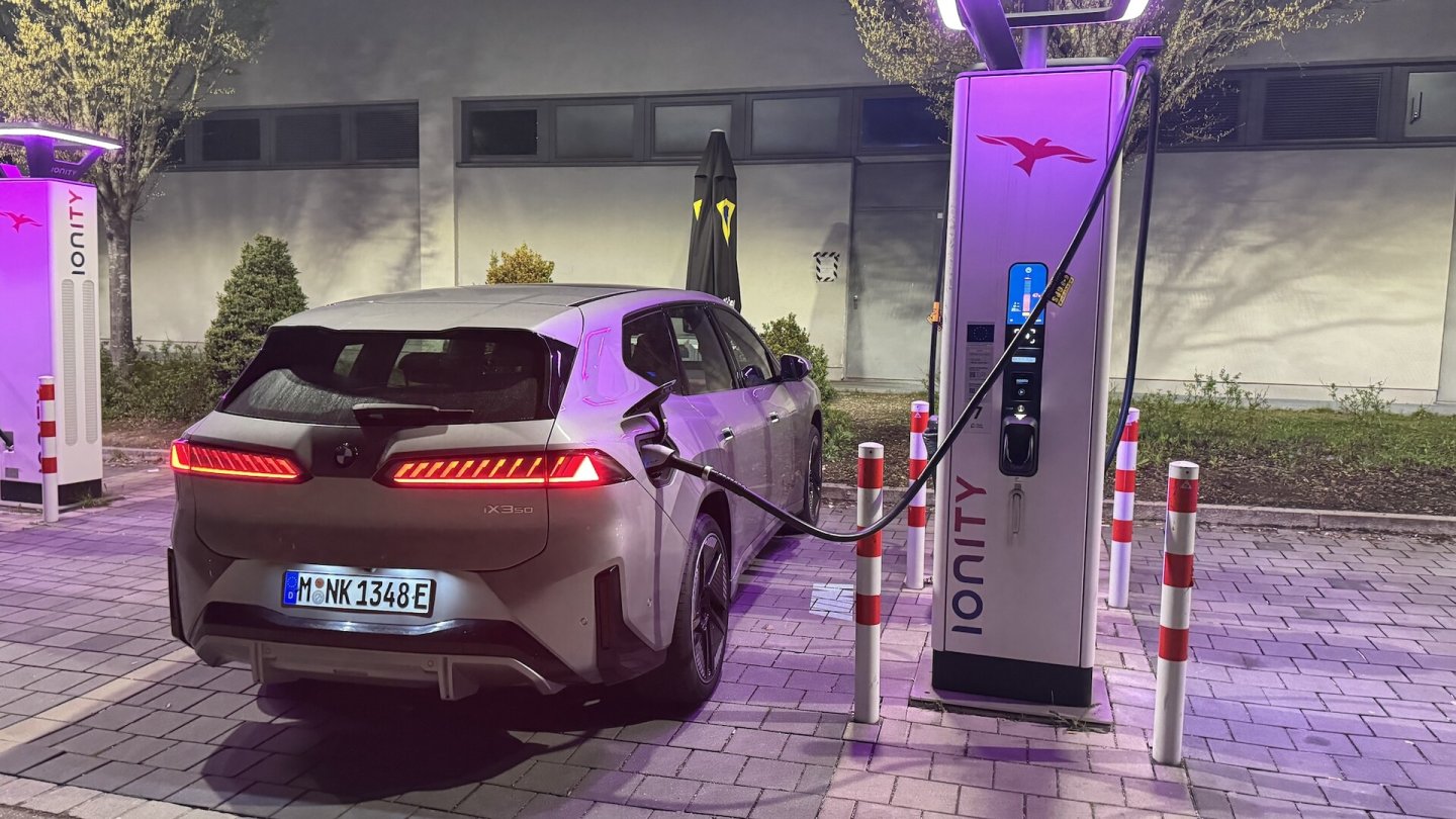 Im Alltag und auch im Rahmen des Langstrecken-Tests wurde der iX3 häufiger geladen.
