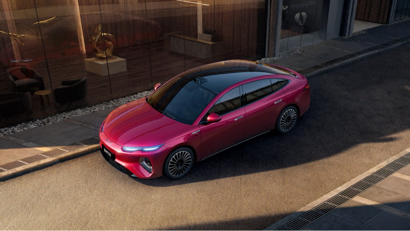 Der BYD Seal 08 ist eine Limousine der oberen Mittelklasse.