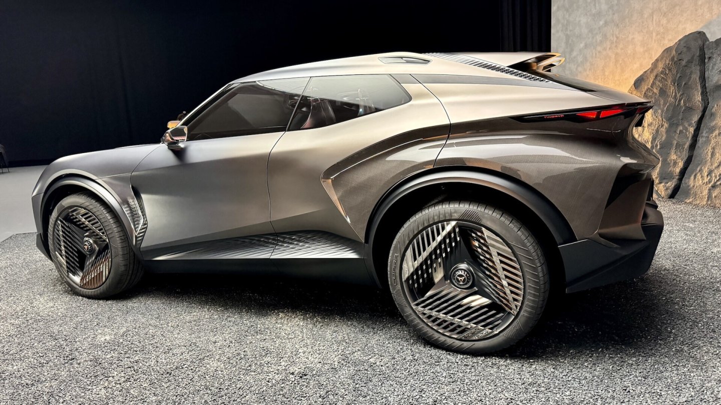 Der Zweimotoren-Elektroantrieb des Cupra Tindaya soll eine Systemleistung von 345 kW (496 PS) servieren. Der Zweimotoren-Elektroantrieb des Cupra Tindaya soll eine Systemleistung von 345 kW (496 PS) servieren.