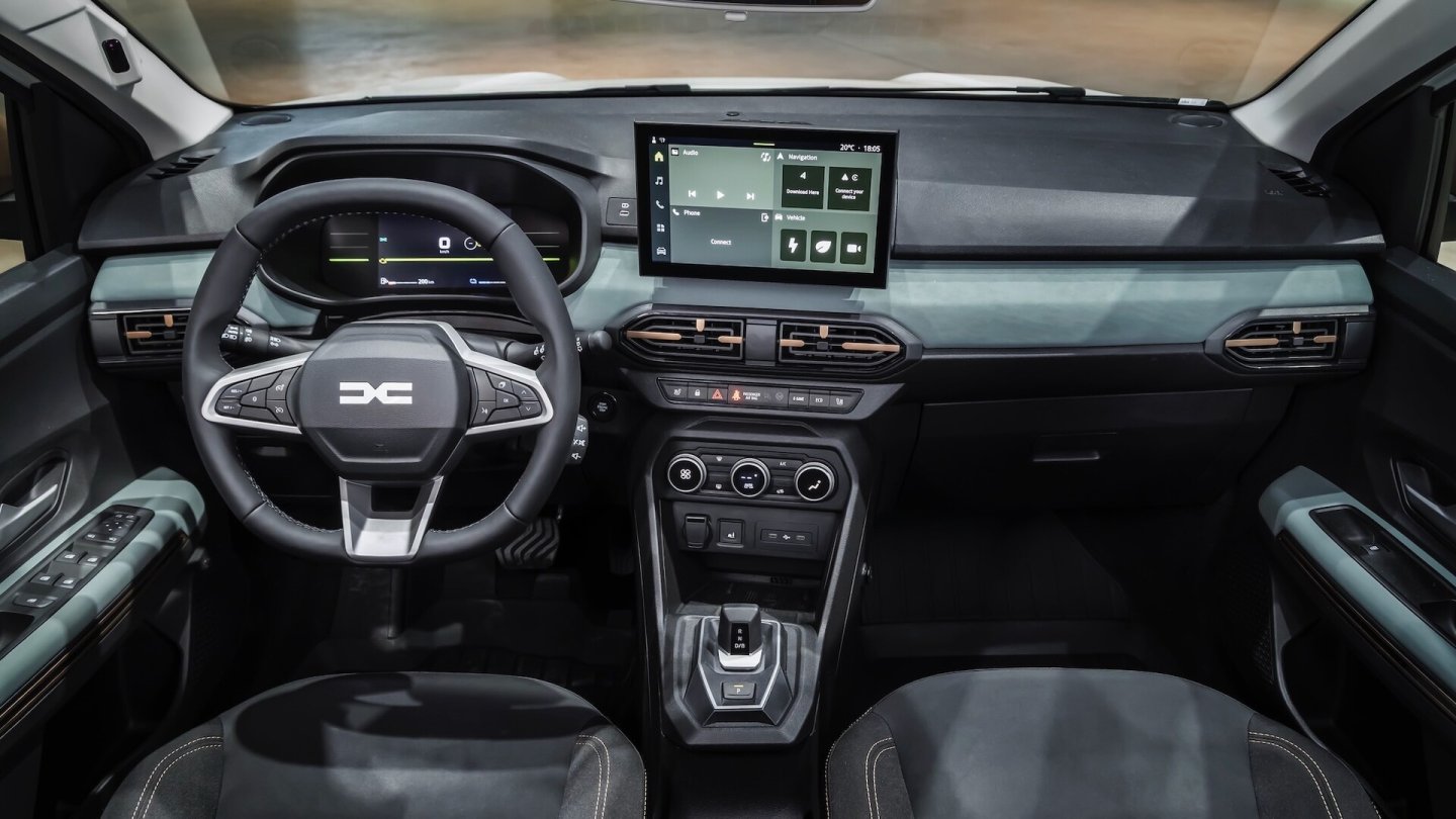 Das Jogger-Cockpit mit neuem Lenkrad und größerem Infotainment-Display. Das Jogger-Cockpit mit neuem Lenkrad und größerem Infotainment-Display.