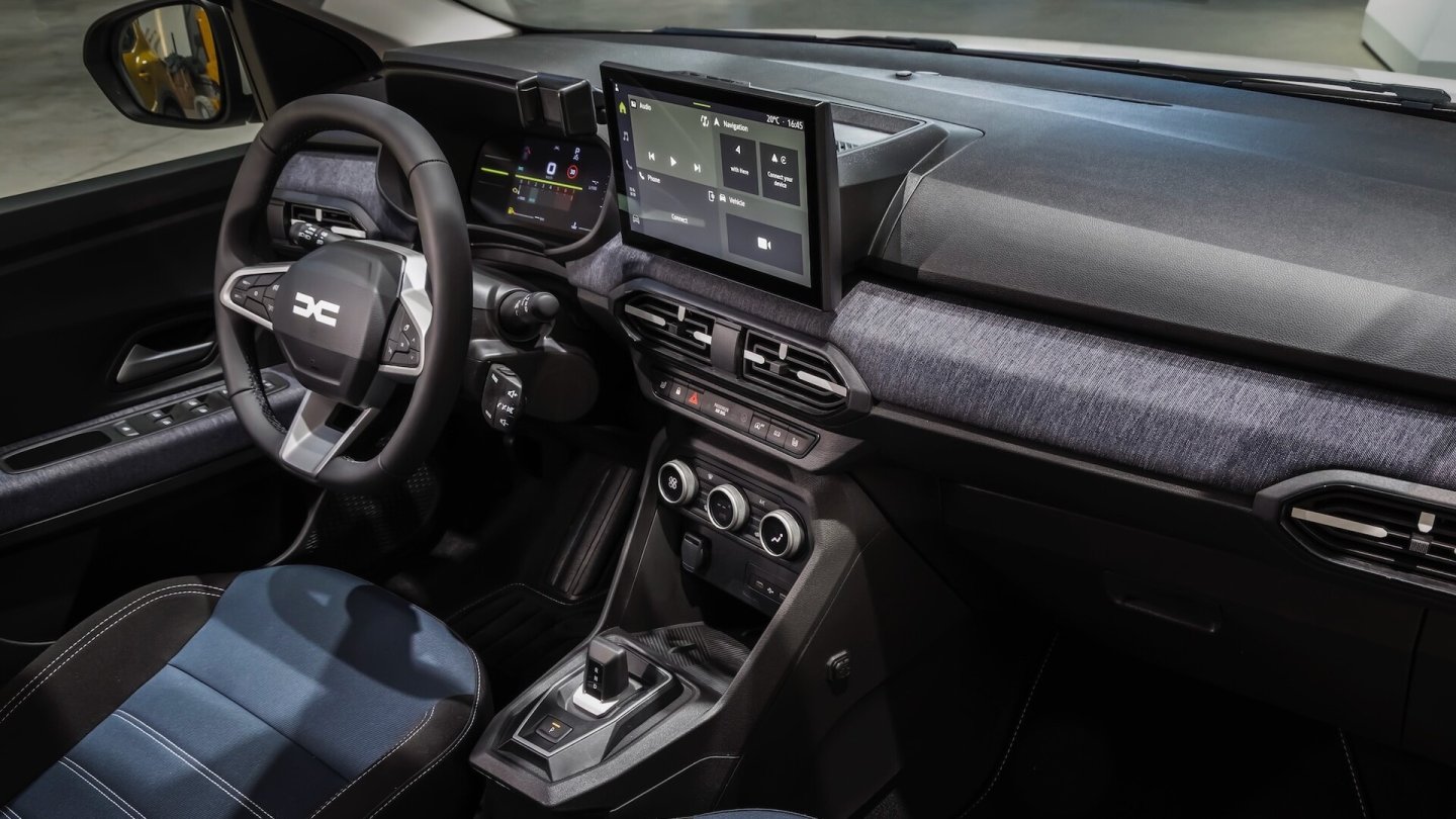 Neues Lenkrad und weitere Änderungen im Cockpit des Dacia Sandero. Neues Lenkrad und weitere Änderungen im Cockpit des Dacia Sandero.