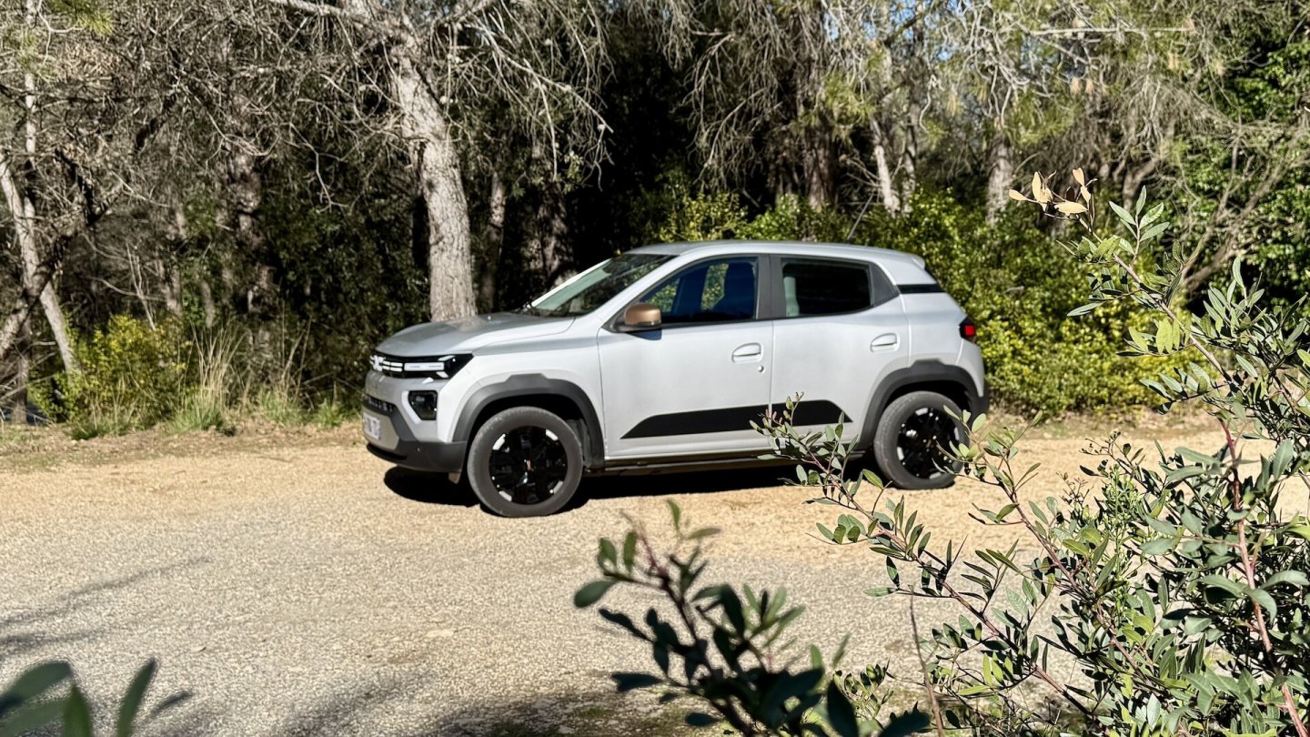 Gemessen am Basis-Listenpreis ist der Dacia Spring auch 2026 noch das billigste Elektroauto auf dem deutschen Markt.