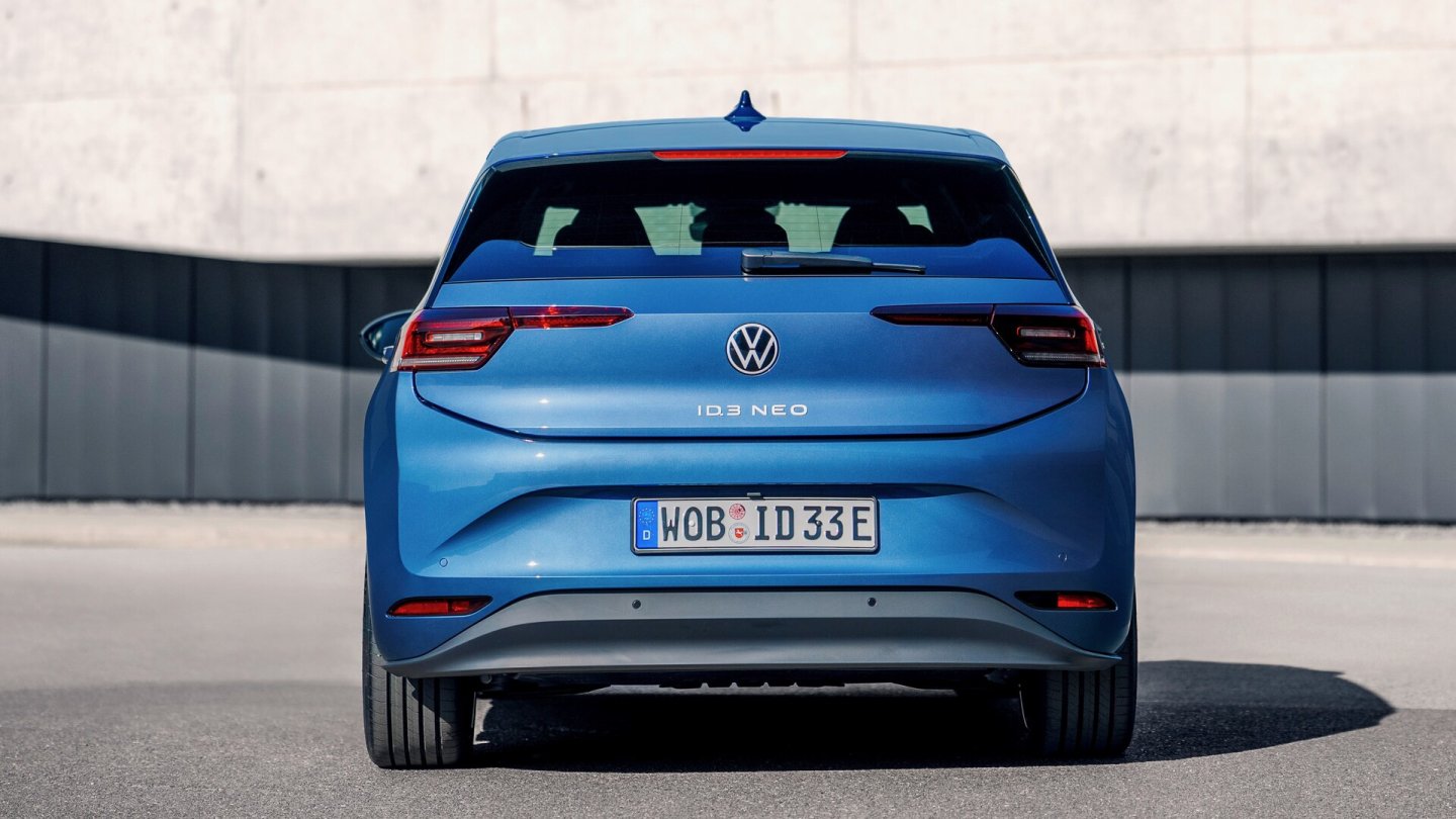 Dachspoiler und Heckklappe sind beim ID.3 Neo in Wagenfarbe lackiert.