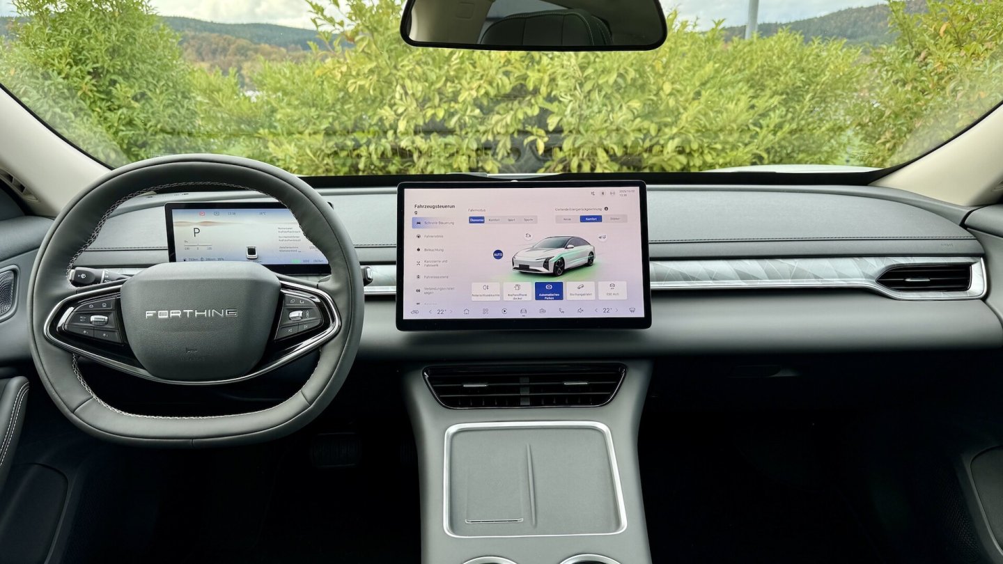 Apple CarPlay und Android Auto gehören zur Serienausstattung.