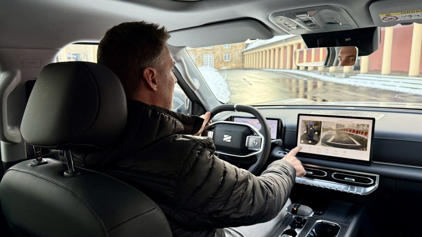 Das Cockpit übernimmt der Rich 9 vom Nissan Frontier Pro.