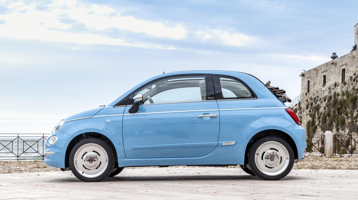 Neue Sondermodelle Fiat 500 Hey Google: die Technologie von Google trifft  auf den Stil des Fiat 500 - City Garage Wettingen