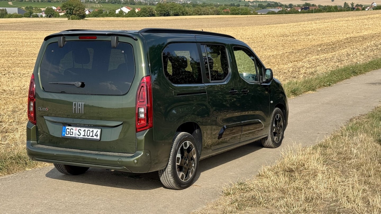 Der 130 PS starke Diesel mit Automatikgetriebe passt gut zum großen Hochdach-Kombi.