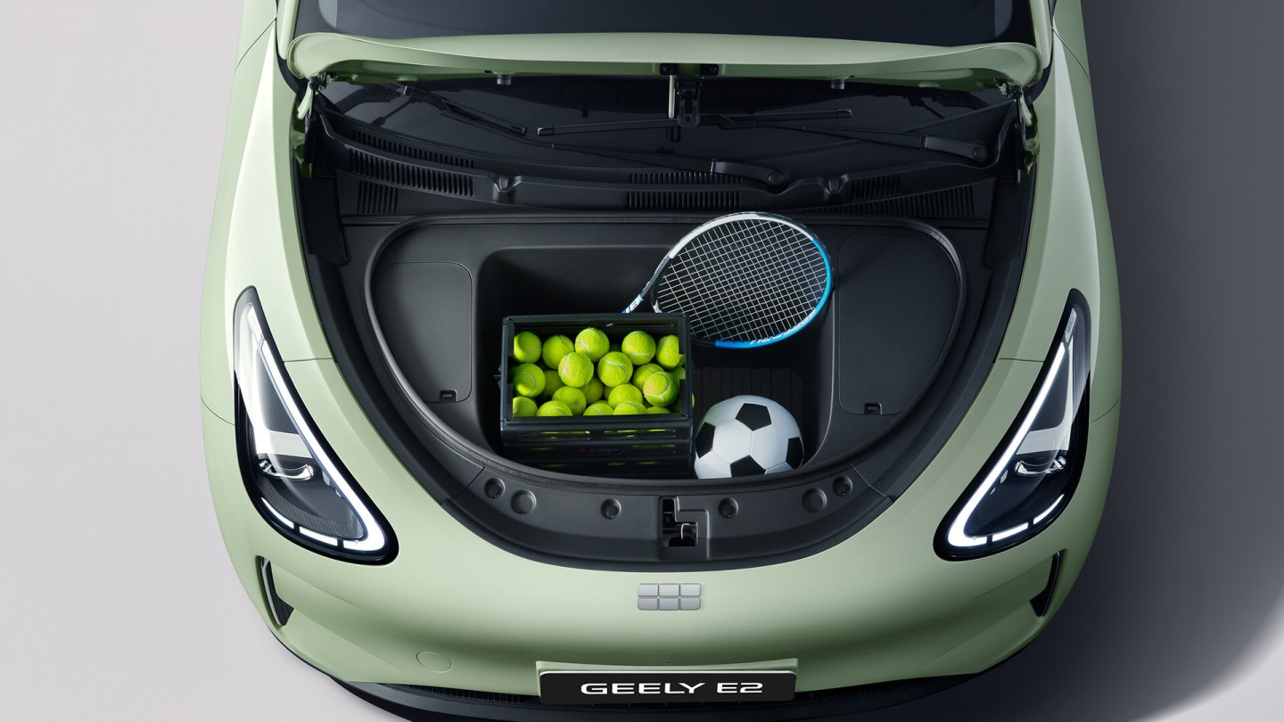 70 Liter Frunk unter der vorderen Haube des Geely E2.