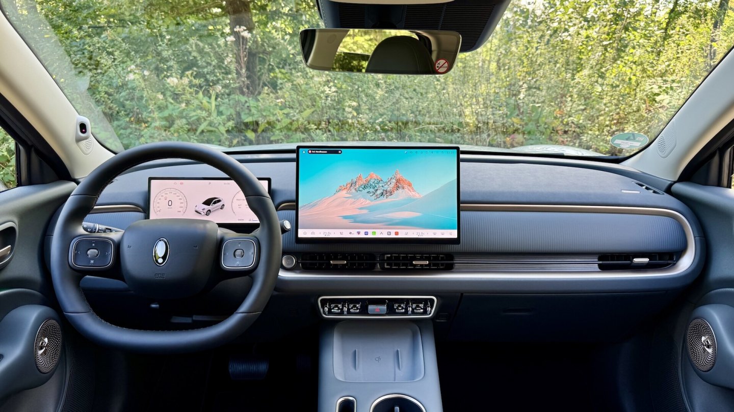 Apple CarPlay, Android Auto und Navi sind immer Serie, induktives Laden im Luxury-Modell.