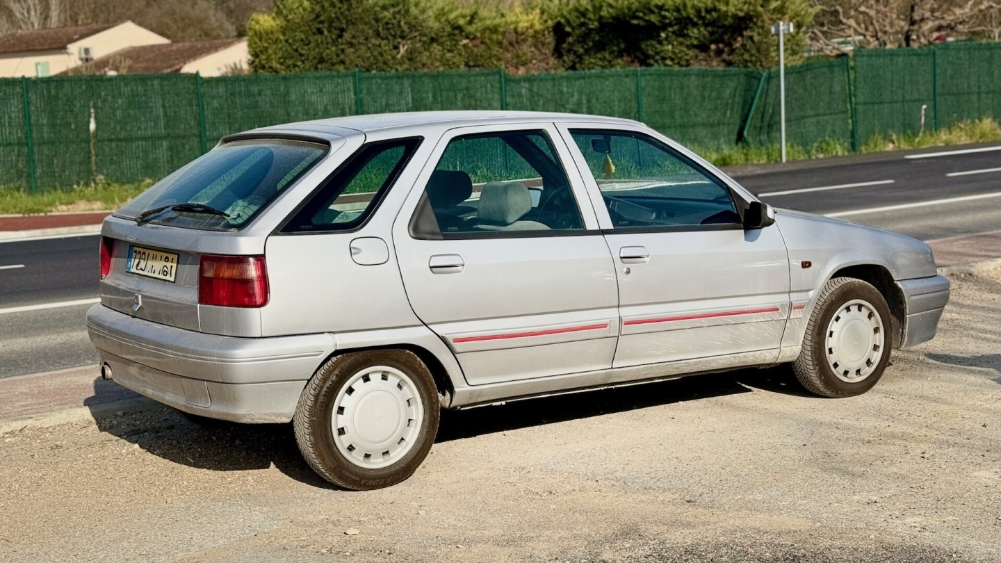 Zuerst kam 1991 der Fünftürer, später auch ein Dreitürer sowie der Kombi mit dem Namen Break.