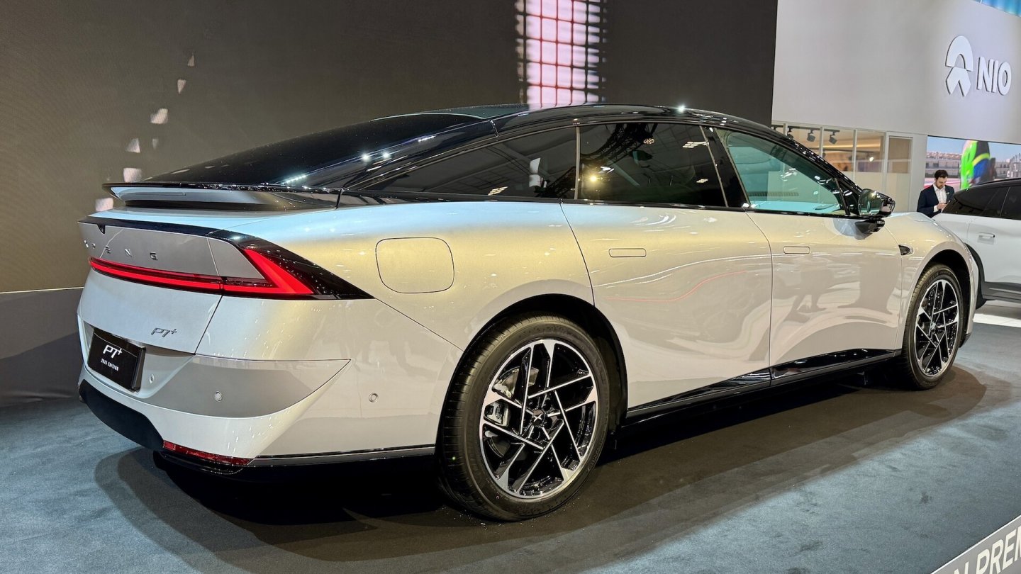 Den Xpeng P7+ gibt es mit Heck- oder Allradantrieb.