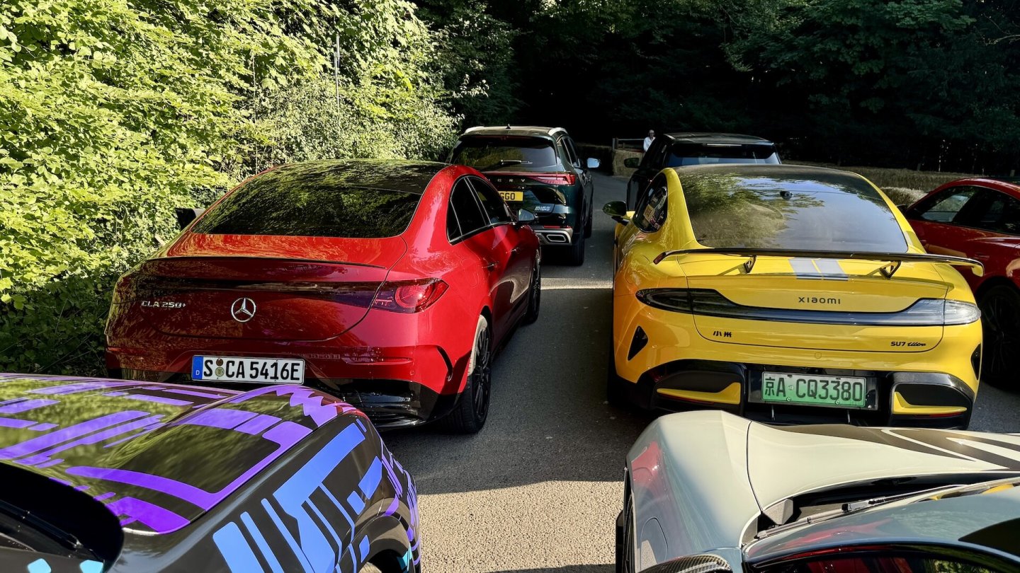 Viele tolle Autos vom Elektro-Cayenne bis zum neuen CLA beim Hillclimb in Goodwood - und ich bin mittendrin. Viele tolle Autos vom Elektro-Cayenne bis zum neuen CLA beim Hillclimb in Goodwood - und ich bin mittendrin.
