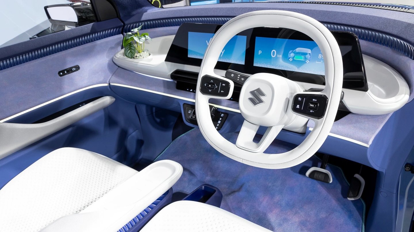 Das Cockpit mit zwei großen Displays dürfte weitestgehend dem Serienstand entsprechen.