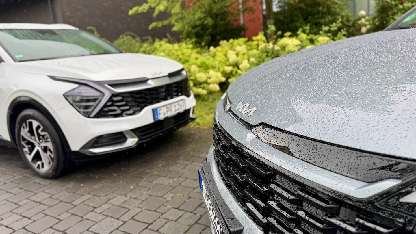 Die markentypische Tigernase wird an der Motorhaube angedeutet. Die markentypische Tigernase wird an der Motorhaube angedeutet.