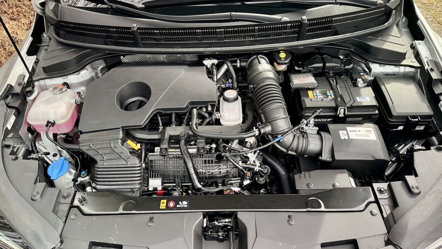 Der Dreizylinder-Benziner leistet als 48V-Mildhybrid 1115 PS.