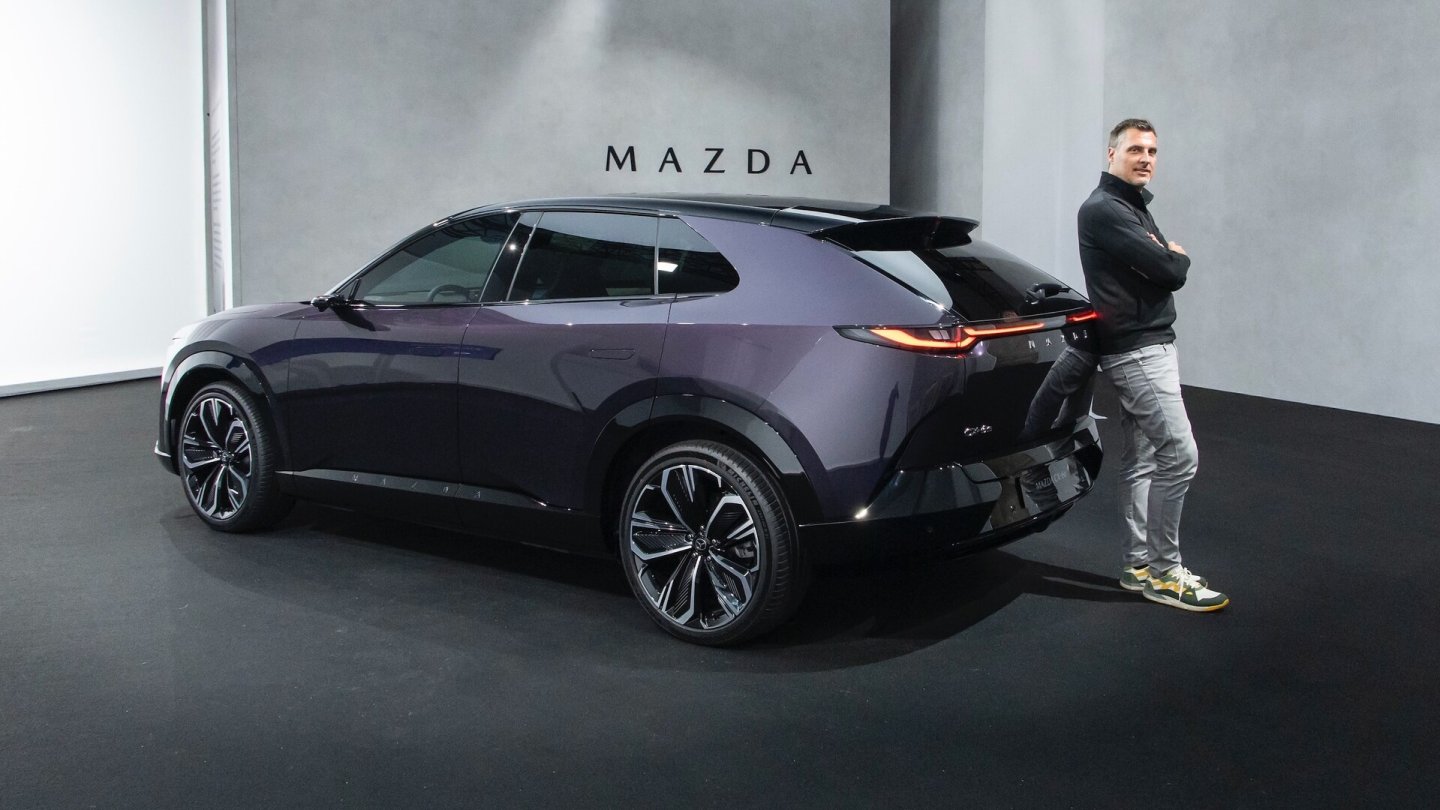 Im Sommer 2026 rollen die ersten Exemplare des Mazda CX-6e zu Händlern und Kunden.
