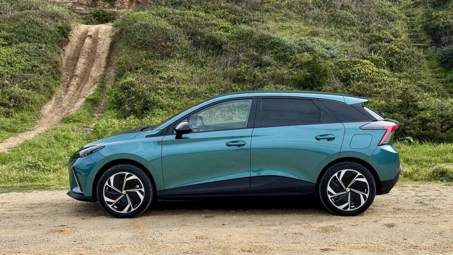 Den MG4 EV gibt es mit drei unterschiedlichen Akkus, neu ist die 64 kWh große LFP-Batterie im Basismodell.