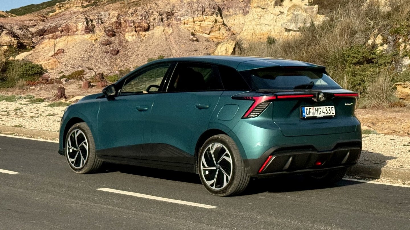 Das agile Fahrverhalten und die gute Fahrwerksabstimmung sorgen für Stimmung im MG4 EV.