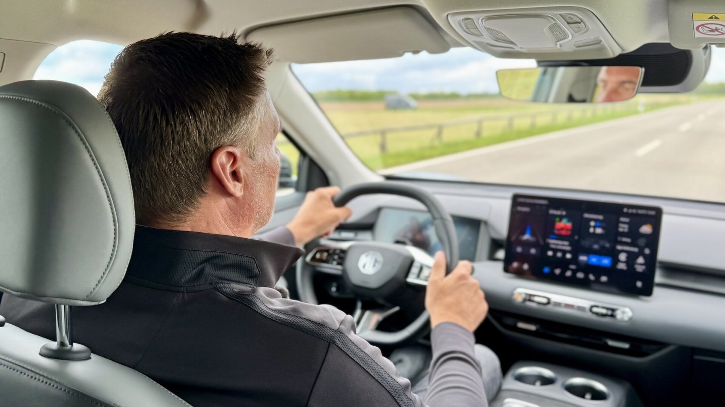 Das komfortable Fahrwerk gefällt, ebenso der sparsame E-Antrieb. Das komfortable Fahrwerk gefällt, ebenso der sparsame E-Antrieb.