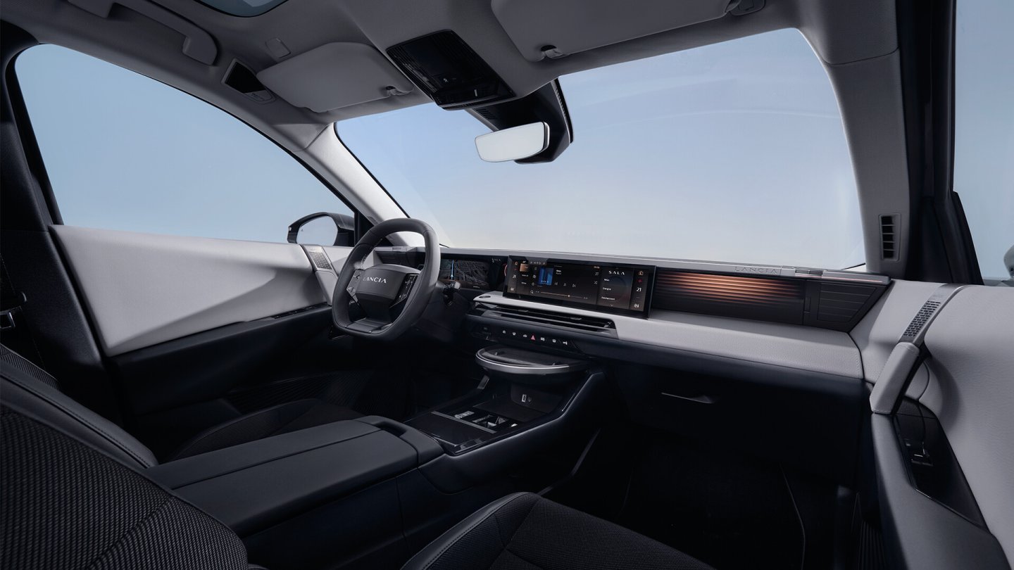 Erster Blick ins Cockpit des neuen Lancia Gamma.