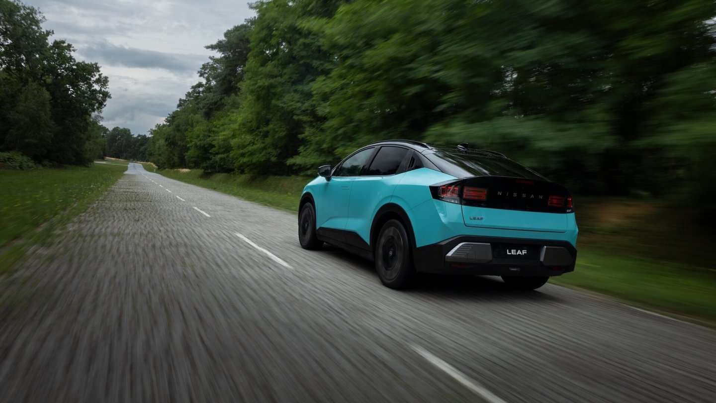 Auch grobes Kopfsteinpflaster bringt den Aufbau des Nissan Leaf nicht aus der Ruhe. Auch grobes Kopfsteinpflaster bringt den Aufbau des Nissan Leaf nicht aus der Ruhe.