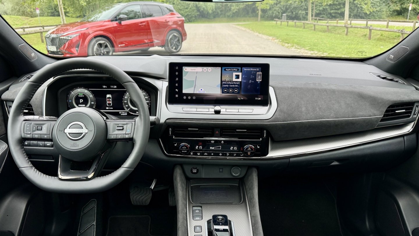Keine Rätsel im Cockpit: Digital ist der Qashqai auf der Höhe der Zeit, bietet gleichzeitig eine herrlich analoge Bedienung. Keine Rätsel im Cockpit: Digital ist der Qashqai auf der Höhe der Zeit, bietet gleichzeitig eine herrlich analoge Bedienung.