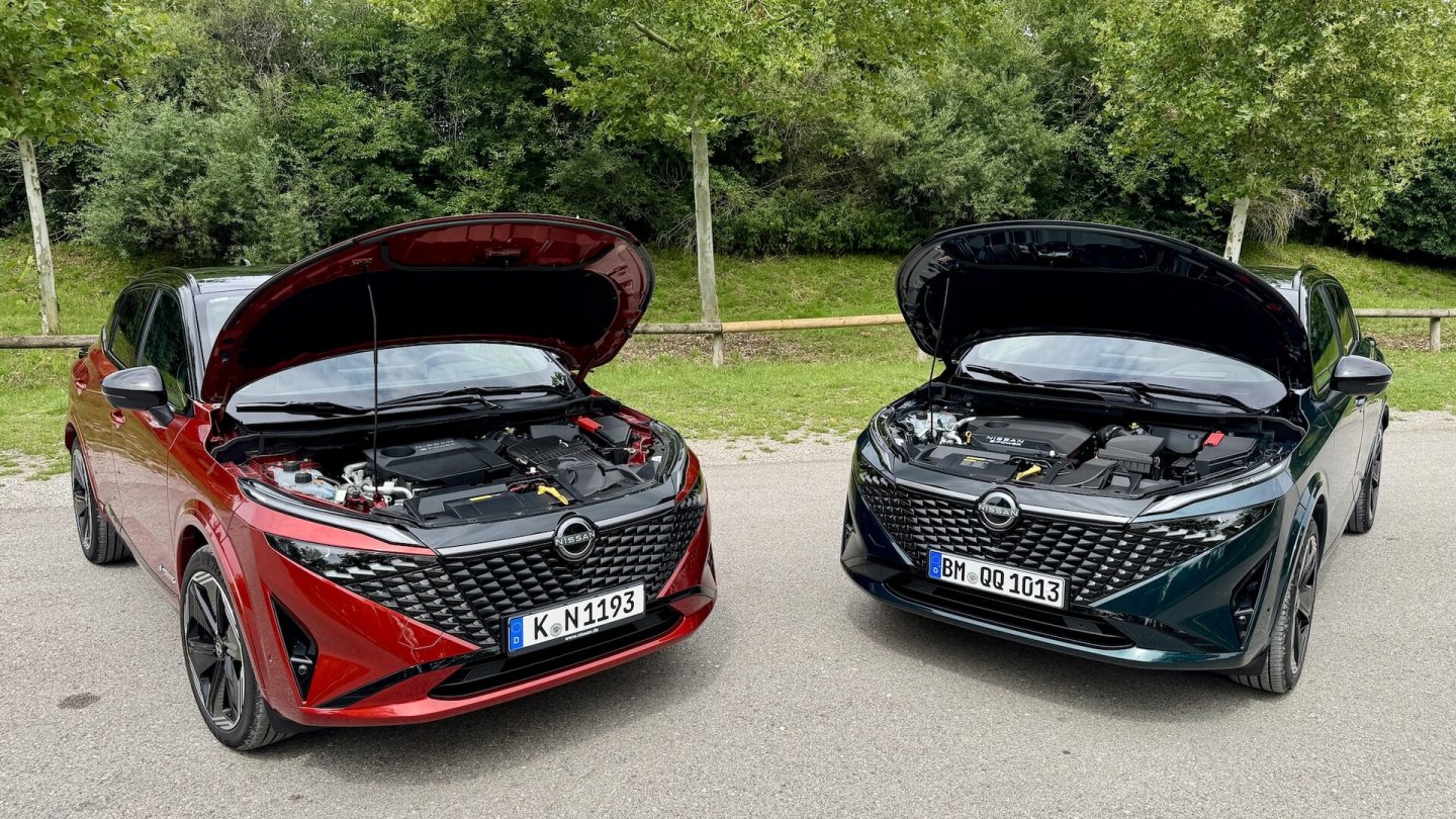 Die beiden Antriebe unterscheiden sich auch optisch - aber nur unter der Motorhaube. Die beiden Antriebe unterscheiden sich auch optisch - aber nur unter der Motorhaube.