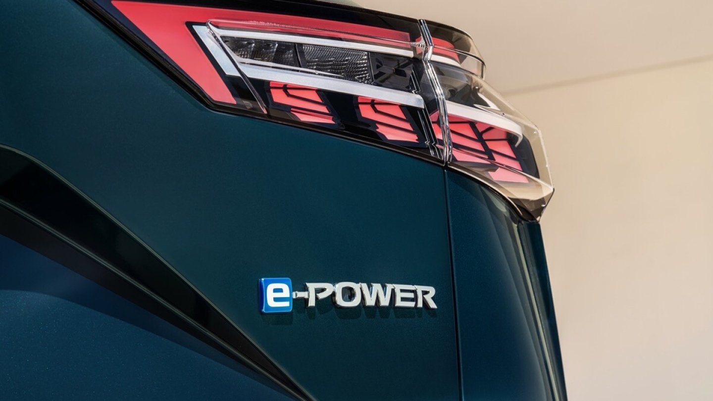 Der e-Power-Antrieb arbeitet als serieller Hybrid. Der e-Power-Antrieb arbeitet als serieller Hybrid.