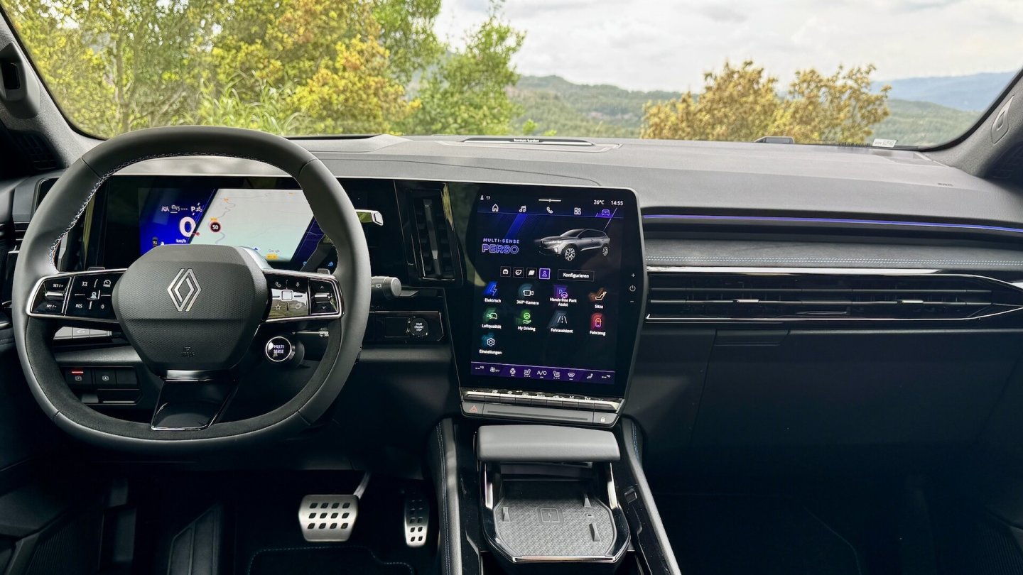 Das große Infotainment-Display gibt es in den Linien Techno und Esprit Alpine. Das große Infotainment-Display gibt es in den Linien Techno und Esprit Alpine.
