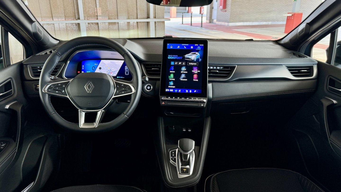 Das Cockpit des Renautl Symbioz gleicht dem des Captur. Das Cockpit des Renautl Symbioz gleicht dem des Captur.