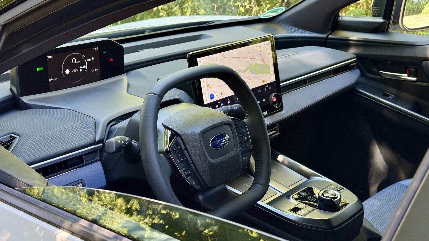 Das Cockpit im Subaru E-Outback ist aus Uncharted und Solterra bekannt.