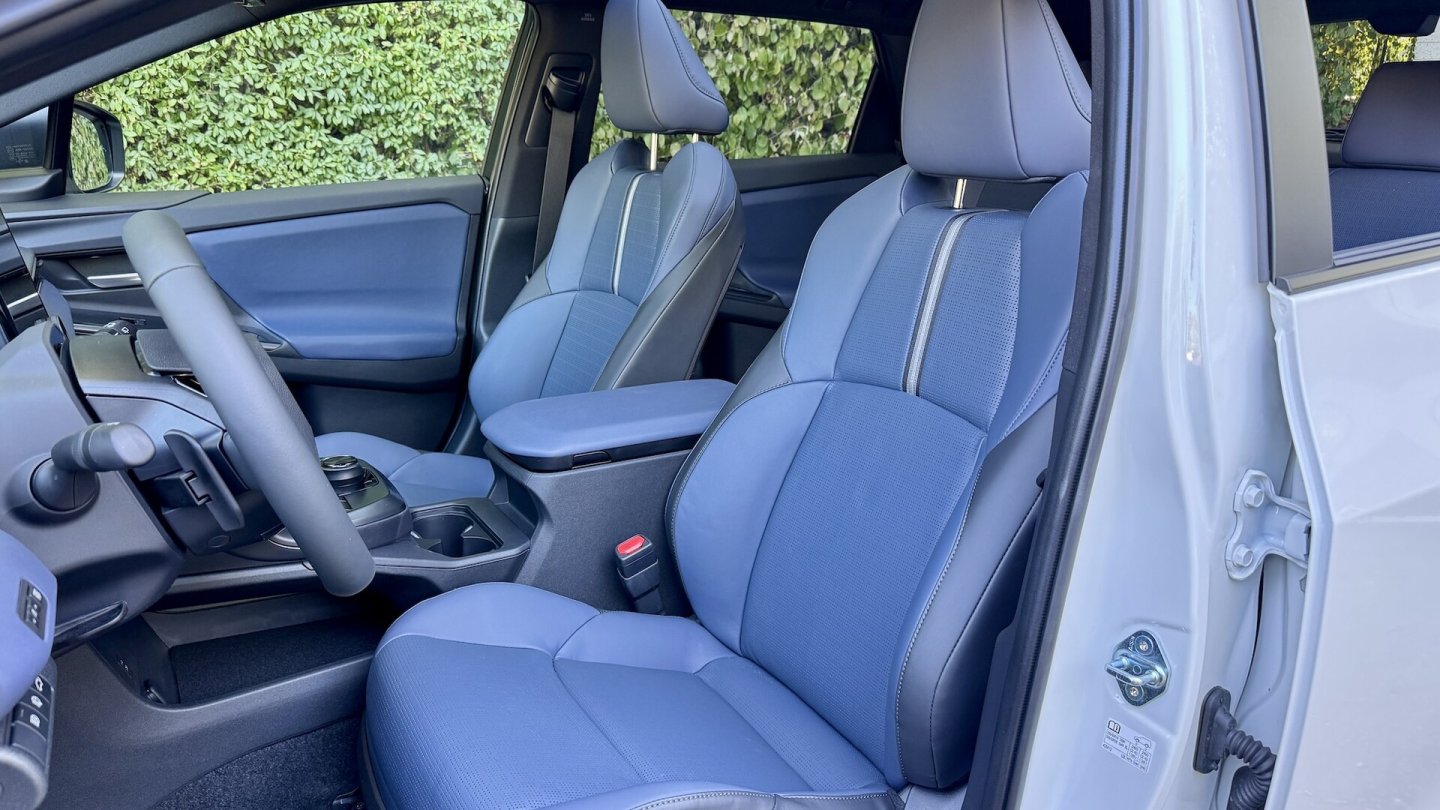 Die Lederausstattung im E-Outback Platinum gibt es ausschließlich in Blau.