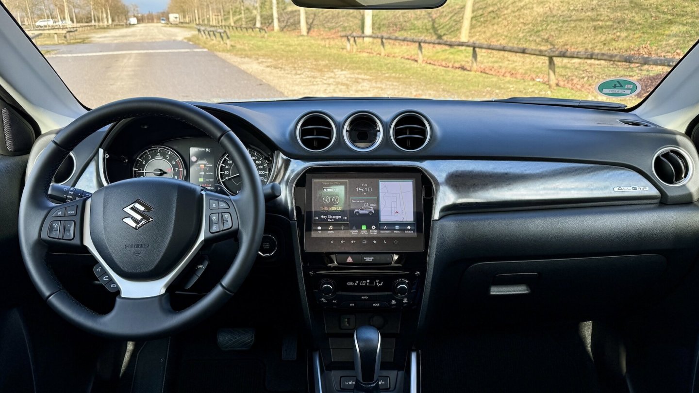 Smartphone-Inhalte lassen sich ohne Kabelverbindung auf dem 9-Zoll-Display anzeigen.