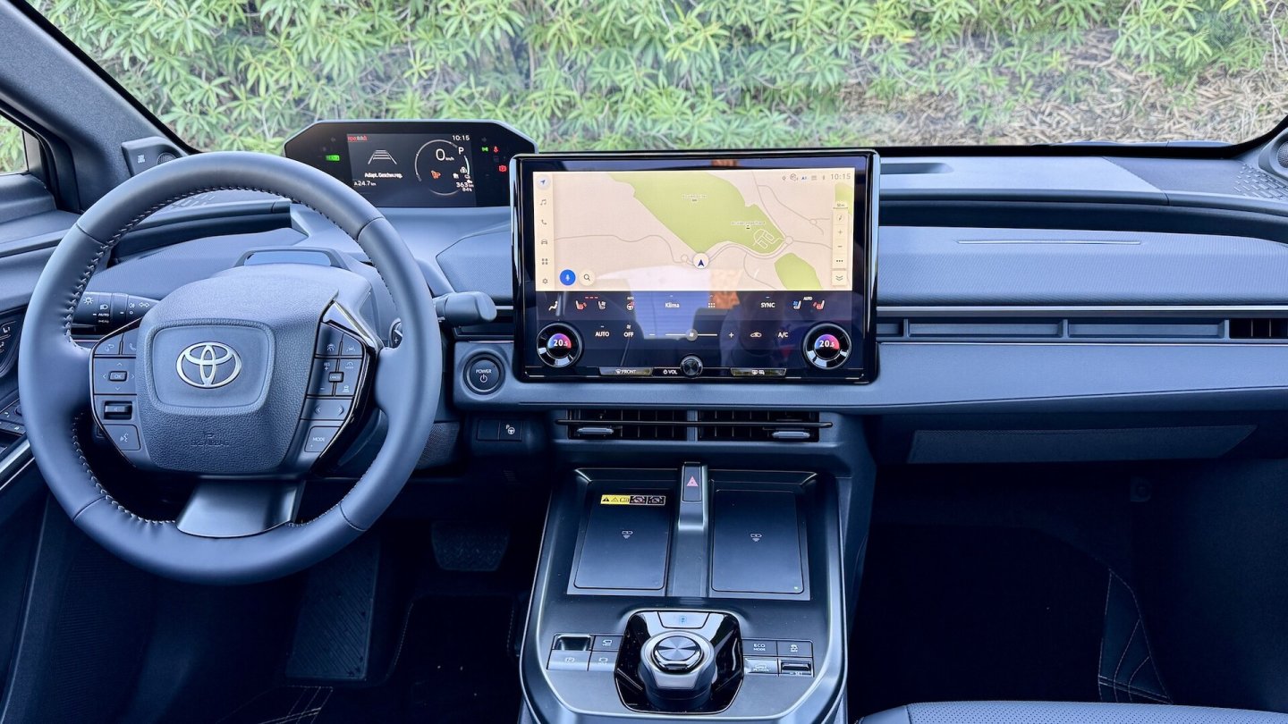 Das Cockpit wurde deutlich überarbeitet.