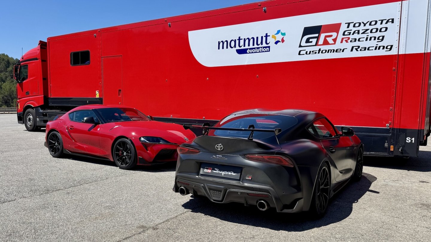 Bereit zur Testfahrt: Toyota GR Supra Lightweight Evo und A90 Final Edition. Bereit zur Testfahrt: Toyota GR Supra Lightweight Evo und A90 Final Edition.