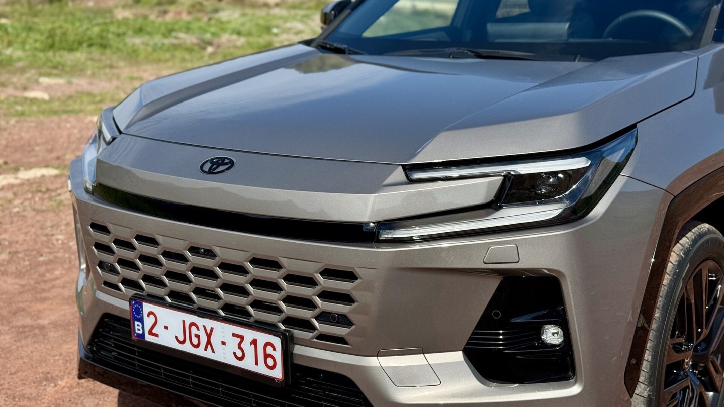 Der Toyota RAV4 hat u.a. Mitsubishi Outlander und Nissan X-Trail im Visier.