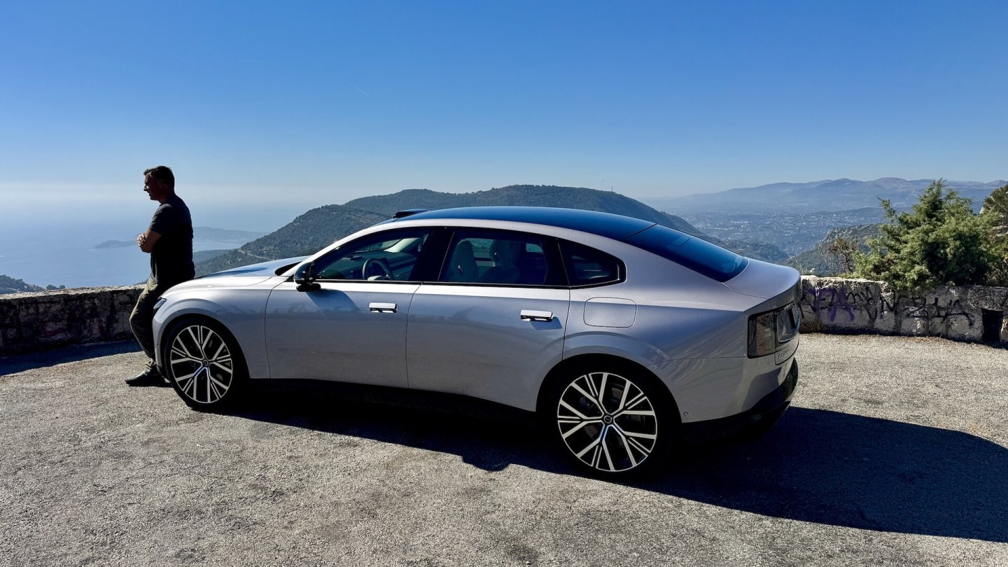 Der Volvo ES90 bringt ein frisches Konzept ins Segment der großen Elektro-Limousinen. Der Volvo ES90 bringt ein frisches Konzept ins Segment der großen Elektro-Limousinen.
