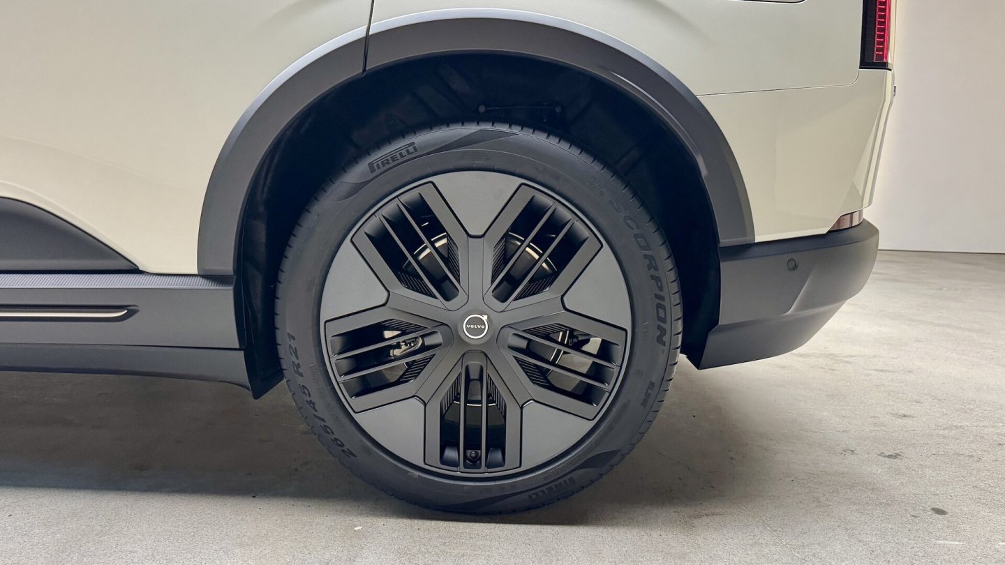 Nur beim Volvo EX60 Cross Country kann die Fahrzeughöhe variiert werden.