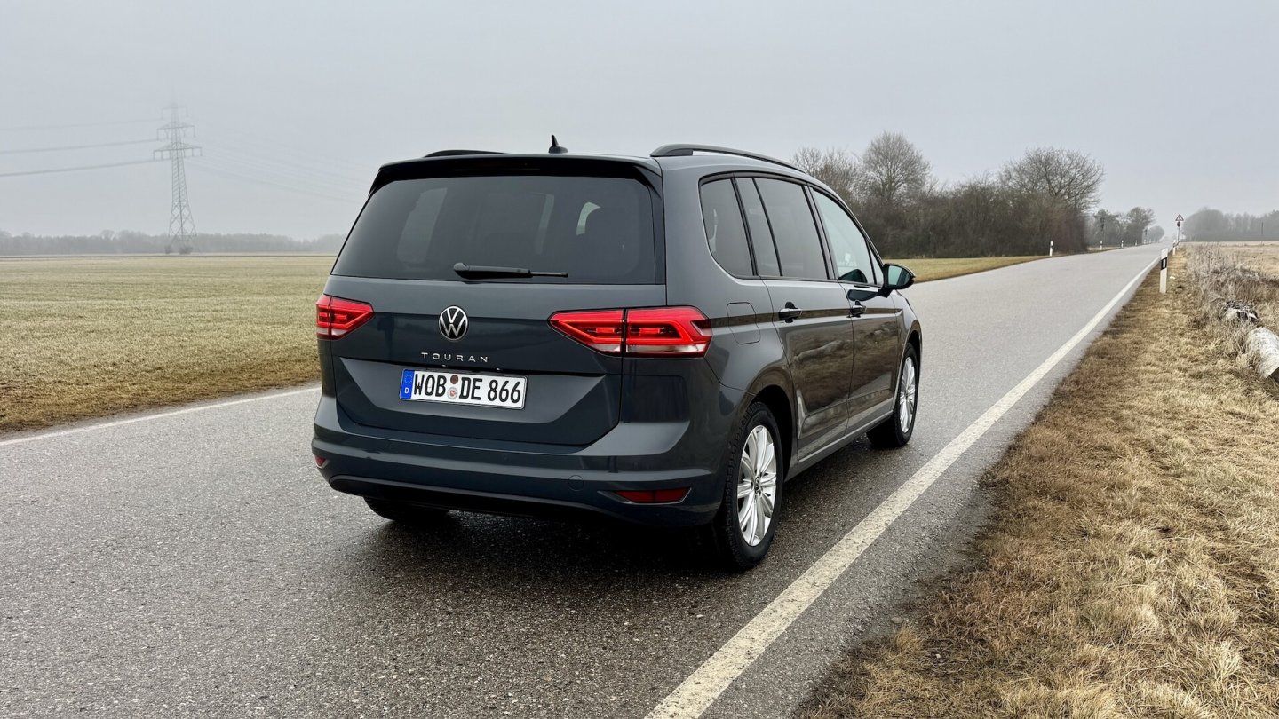 Den VW Touran gibt es als Benziner und als Diesel.