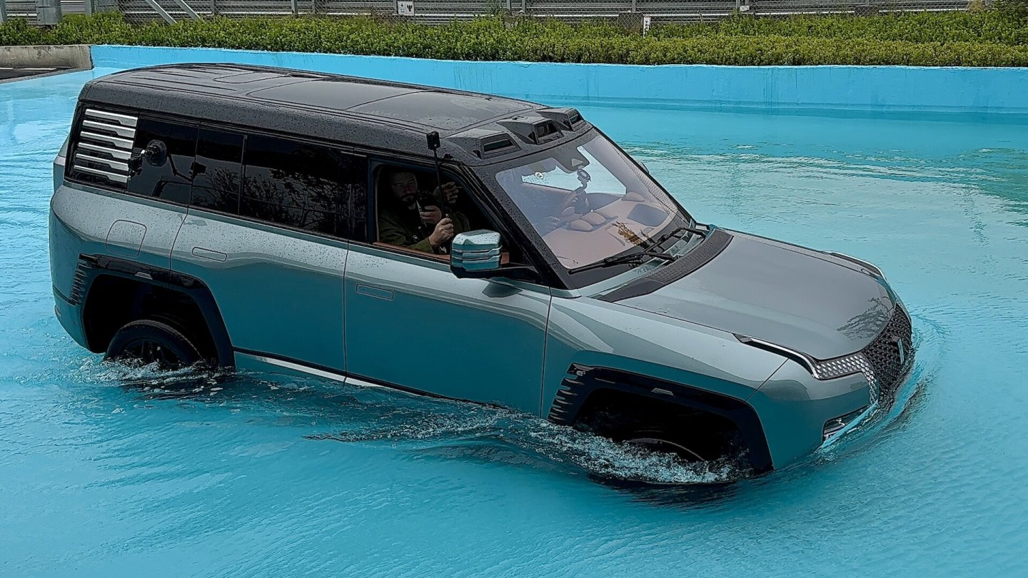 Ungewohnt: Einfach weiterfahren ins tiefe Wasser....