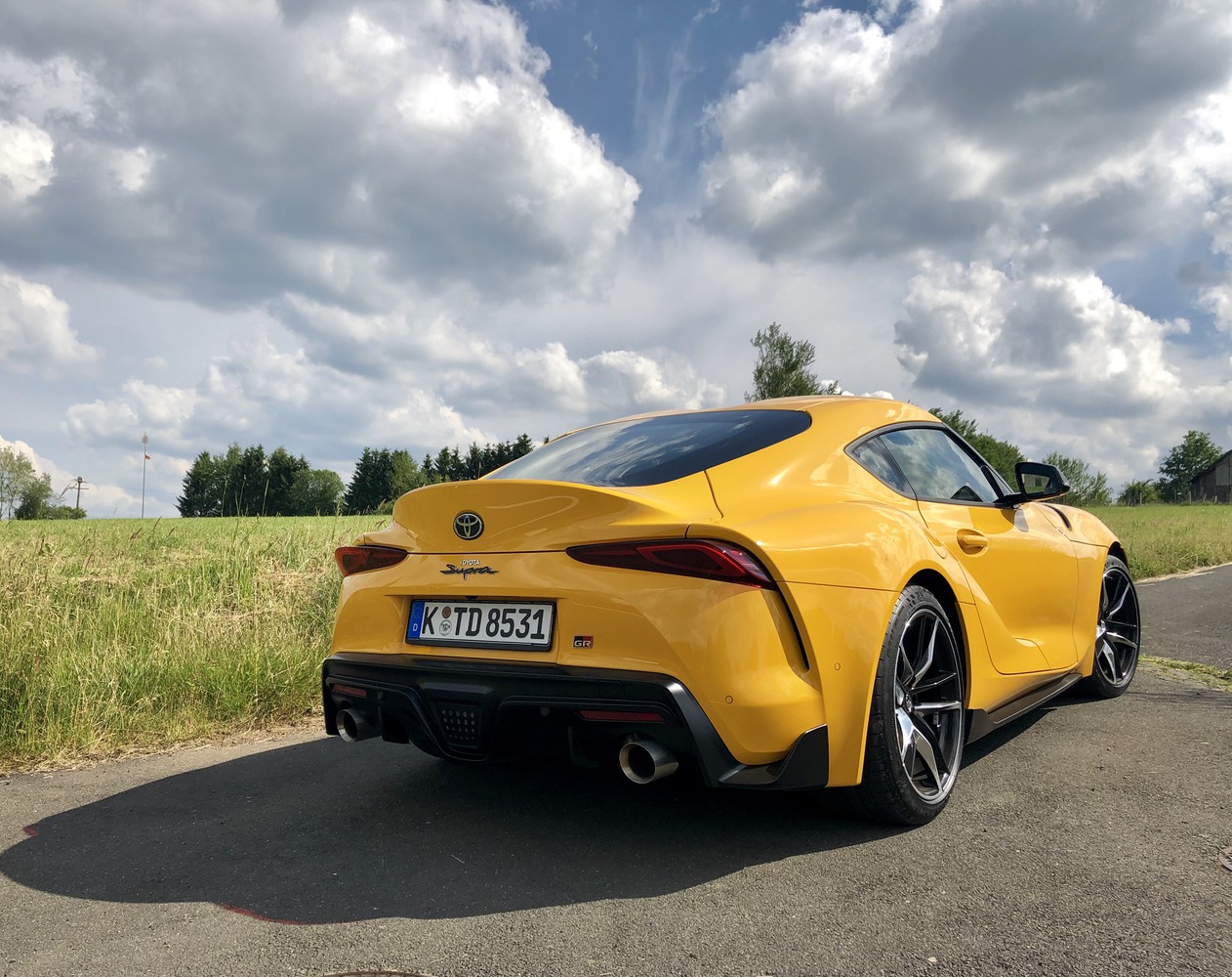 Toyota Supra Gelb